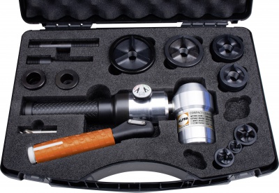 Pompe hydraulique manuelle coudée et emporte-pièces pour acier